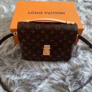 EXCELLENT CONDITION LOUIS VUITTON POCHETTE METIS